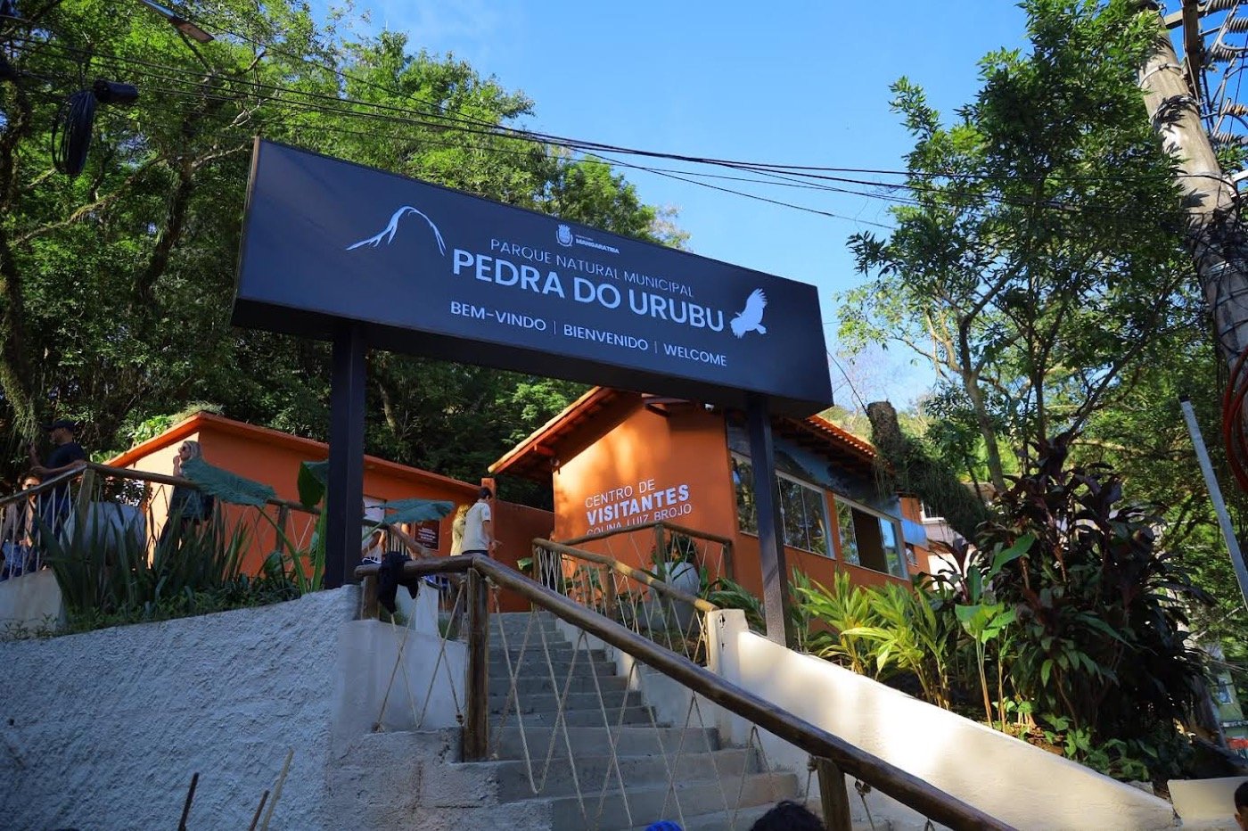 Entrada do Parque Natural Municipal da Pedra do Urubu e o Centro de Visitantes, em Mangaratiba